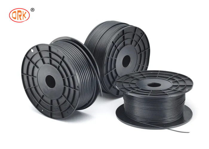 Resistencia de agua excelente sólida negra de la tira de goma del perfil de la protuberancia de EPDM O Ring Cord